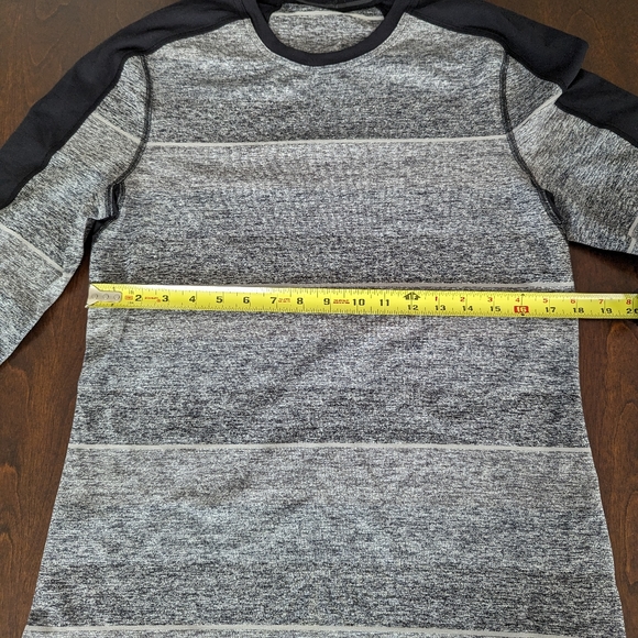 Lululemon Men’s Long Sleeve Velocity medium - Picture 5 of 7
